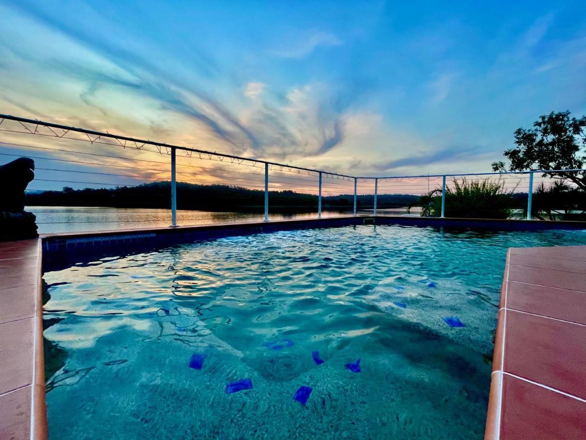 De Lago Resort On Lake Bennett エクステリア 写真