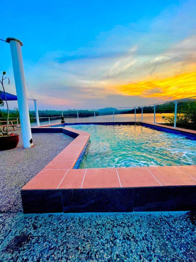 De Lago Resort On Lake Bennett エクステリア 写真